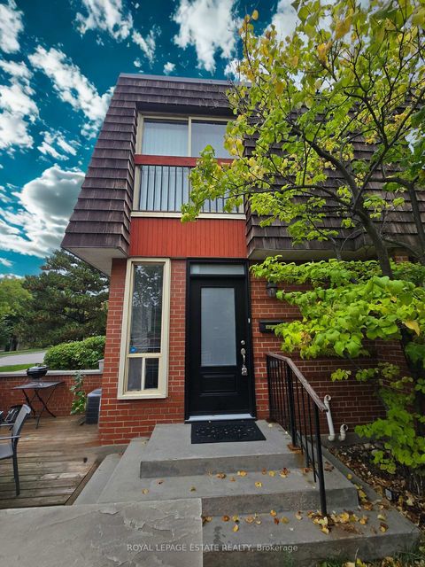 Photo 2 at Th1 - 73 Upper Canada Drive, Windfields, Toronto