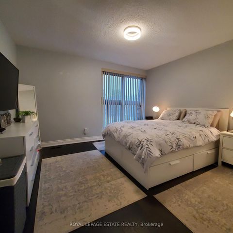 Photo 9 at Th1 - 73 Upper Canada Drive, Windfields, Toronto