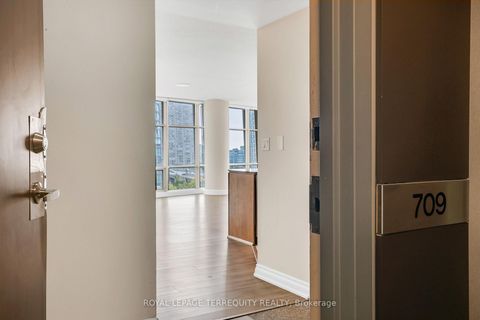 Photo 3 at 709 - 35 Mariner Terrace, Waterfront Communities C1, Toronto