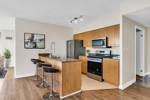 Photo 15 at 709 - 35 Mariner Terrace, Waterfront Communities C1, Toronto