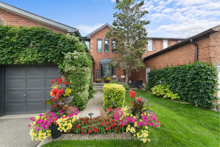 Photo 2 at 77 Lord Simcoe Drive, Westgate, Brampton