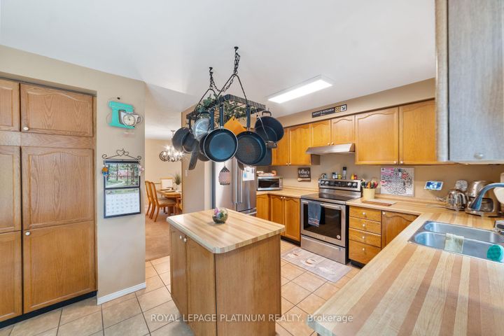 Photo 5 at 77 Lord Simcoe Drive, Westgate, Brampton