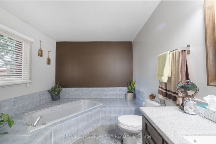 Photo 22 at 77 Lord Simcoe Drive, Westgate, Brampton