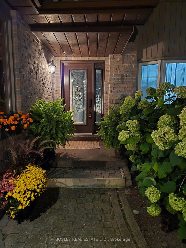 Photo 2 at 769 Lochness Crescent, McLaughlin, Oshawa