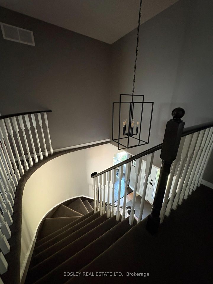 Photo 4 at 769 Lochness Crescent, McLaughlin, Oshawa