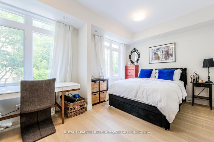 Photo 13 at TH15 - 80 Carr Street, Chinatown, Toronto