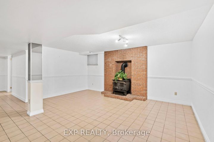 Photo 35 at 17 Gordon Rowe Crescent, Observatory, Richmond Hill