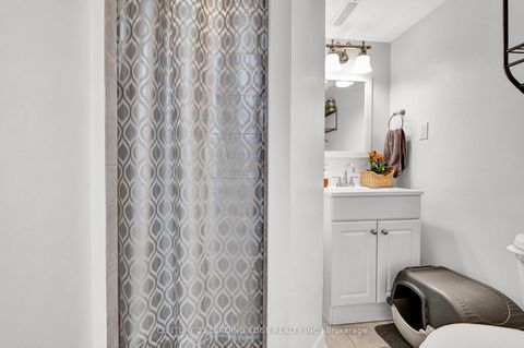 Photo 3 at 42 - 740 Kennedy Road, Ionview, Toronto