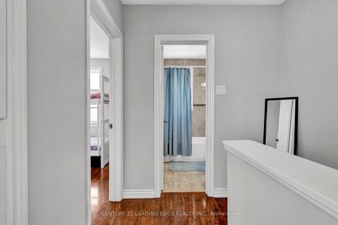 Photo 4 at 42 - 740 Kennedy Road, Ionview, Toronto