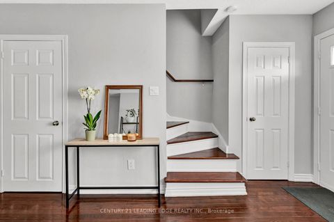 Photo 5 at 42 - 740 Kennedy Road, Ionview, Toronto