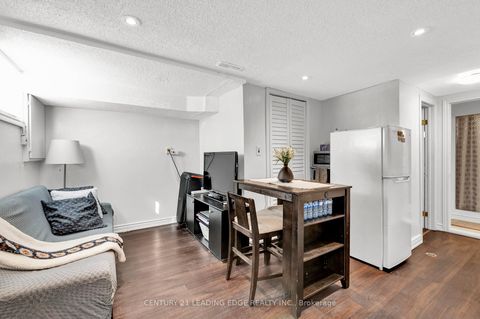 Photo 8 at 42 - 740 Kennedy Road, Ionview, Toronto