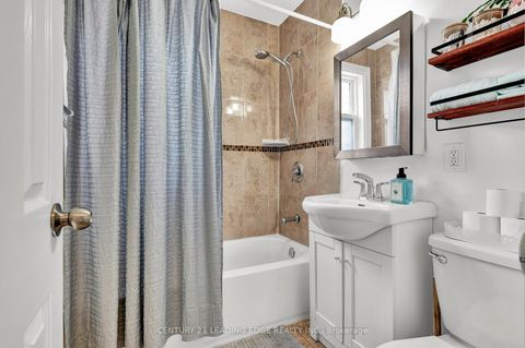 Photo 10 at 42 - 740 Kennedy Road, Ionview, Toronto