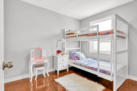 Photo 11 at 42 - 740 Kennedy Road, Ionview, Toronto