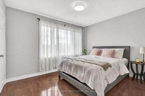 Photo 12 at 42 - 740 Kennedy Road, Ionview, Toronto