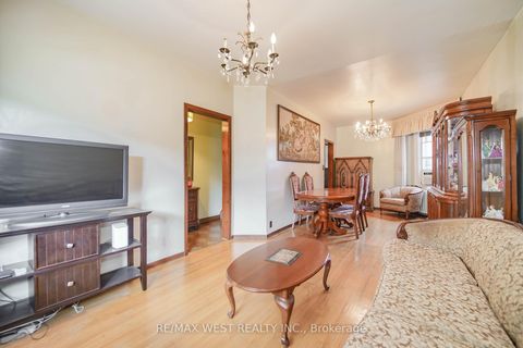 Photo 3 at 411 Westmoreland Avenue N, Junction, Toronto