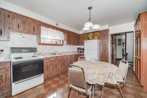Photo 4 at 411 Westmoreland Avenue N, Junction, Toronto