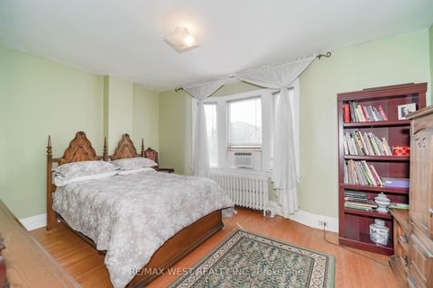 Photo 5 at 411 Westmoreland Avenue N, Junction, Toronto