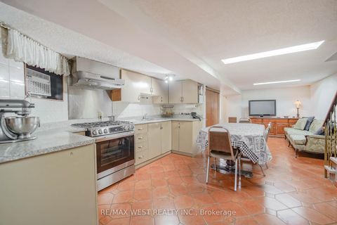 Photo 6 at 411 Westmoreland Avenue N, Junction, Toronto