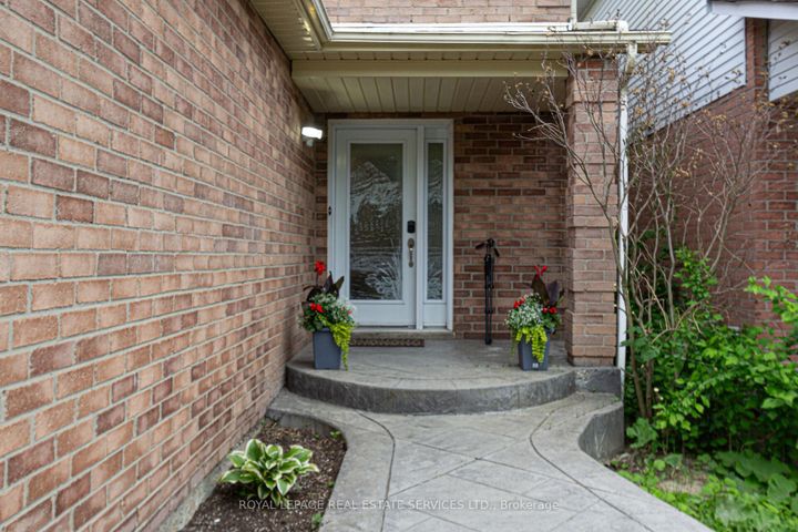 Photo 1 at 1536 Kirkrow Crescent, East Credit, Mississauga