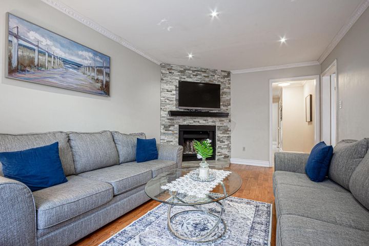 Photo 2 at 1536 Kirkrow Crescent, East Credit, Mississauga