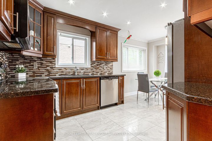 Photo 8 at 1536 Kirkrow Crescent, East Credit, Mississauga