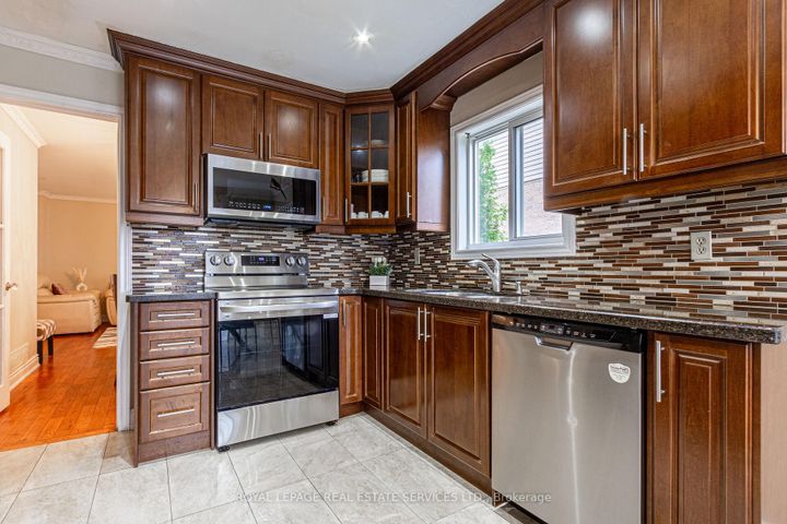 Photo 9 at 1536 Kirkrow Crescent, East Credit, Mississauga