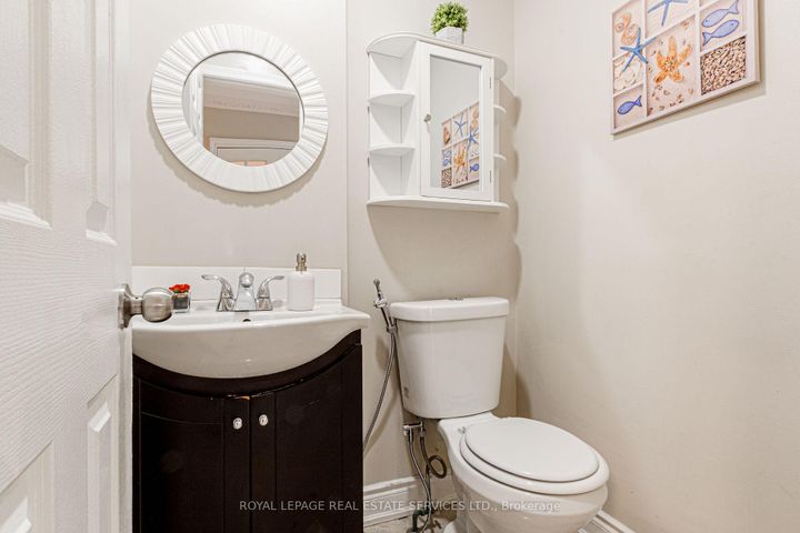 Photo 11 at 1536 Kirkrow Crescent, East Credit, Mississauga