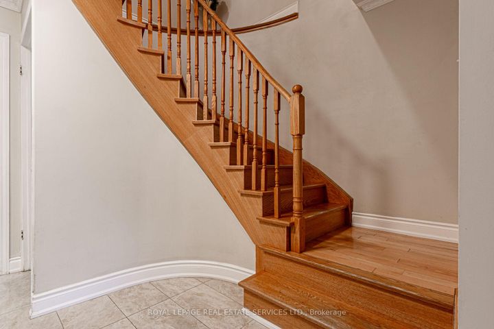 Photo 12 at 1536 Kirkrow Crescent, East Credit, Mississauga