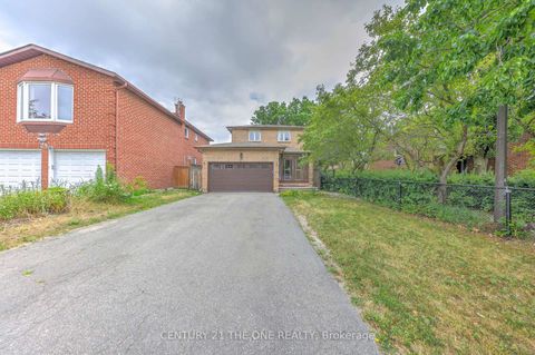 Photo 1 at 27 Pugsley Avenue, Crosby, Richmond Hill