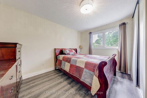 Photo 10 at 27 Pugsley Avenue, Crosby, Richmond Hill