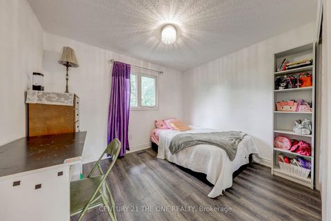 Photo 11 at 27 Pugsley Avenue, Crosby, Richmond Hill