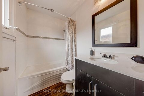 Photo 12 at 27 Pugsley Avenue, Crosby, Richmond Hill