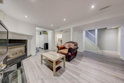 Photo 14 at 27 Pugsley Avenue, Crosby, Richmond Hill