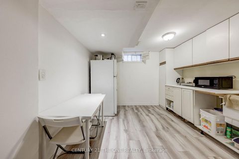 Photo 16 at 27 Pugsley Avenue, Crosby, Richmond Hill