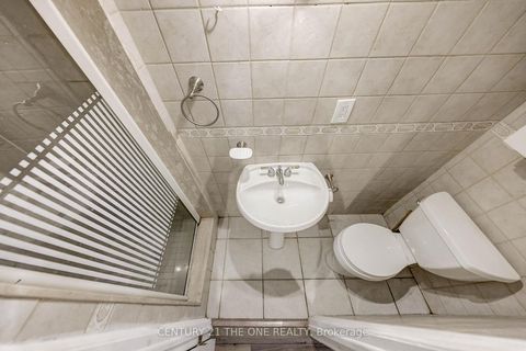 Photo 17 at 27 Pugsley Avenue, Crosby, Richmond Hill