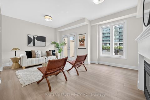 Photo 4 at 27 Beverley Glen Boulevard, Beverley Glen, Vaughan Photo 4 at 27 Beverley Glen Boulevard, Beverley Glen, Vaughan