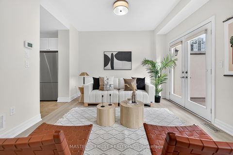 Photo 5 at 27 Beverley Glen Boulevard, Beverley Glen, Vaughan Photo 5 at 27 Beverley Glen Boulevard, Beverley Glen, Vaughan