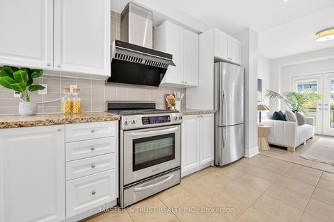 Photo 7 at 27 Beverley Glen Boulevard, Beverley Glen, Vaughan Photo 7 at 27 Beverley Glen Boulevard, Beverley Glen, Vaughan