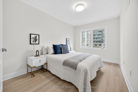 Photo 18 at 27 Beverley Glen Boulevard, Beverley Glen, Vaughan Photo 18 at 27 Beverley Glen Boulevard, Beverley Glen, Vaughan