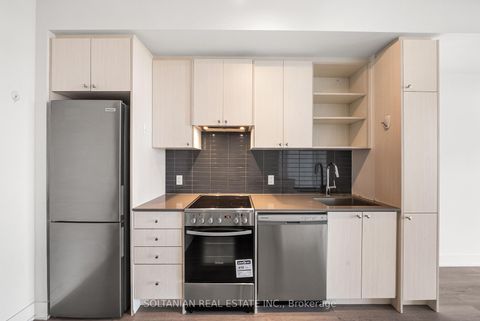 Photo 4 at 810 - 50 George Butchart Drive, CFB, Toronto