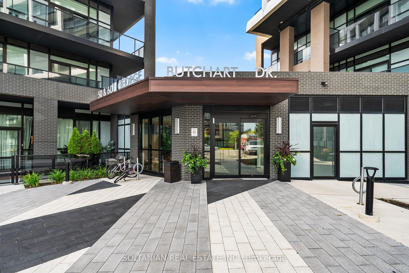 810 - 50 George Butchart Drive, CFB, Toronto 