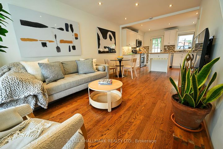 Photo 3 at 3318 Bathurst Street, Lawrence, Toronto