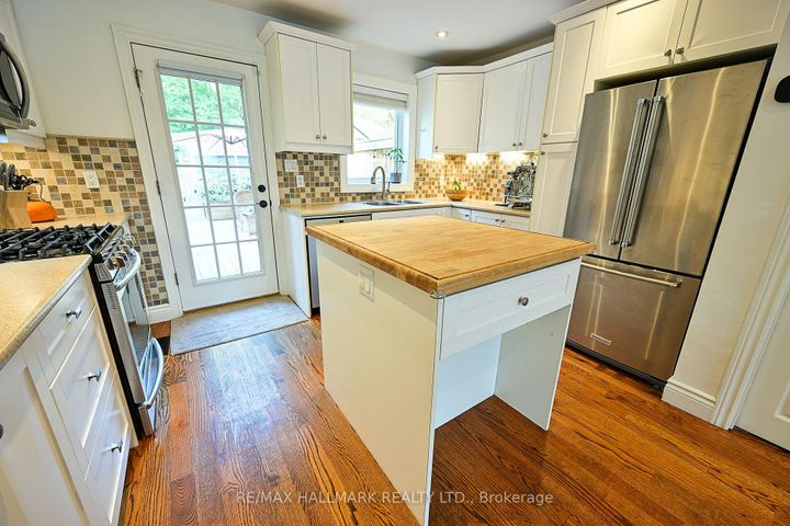 Photo 7 at 3318 Bathurst Street, Lawrence, Toronto