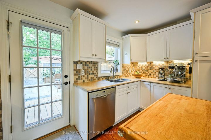 Photo 8 at 3318 Bathurst Street, Lawrence, Toronto