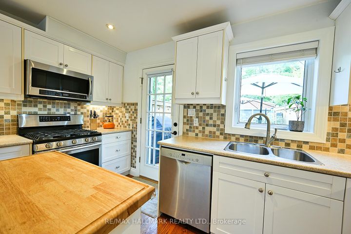 Photo 9 at 3318 Bathurst Street, Lawrence, Toronto
