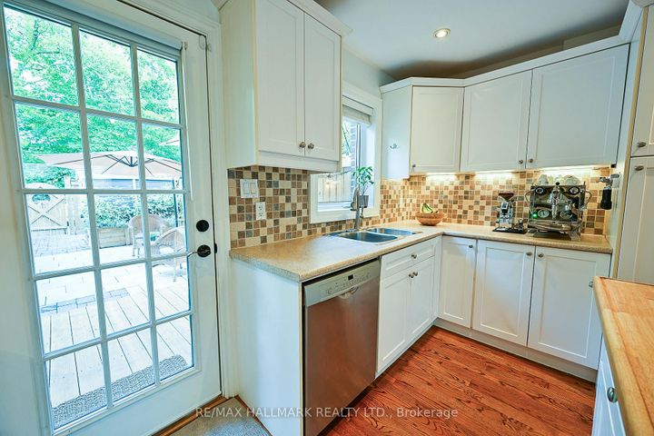 Photo 10 at 3318 Bathurst Street, Lawrence, Toronto