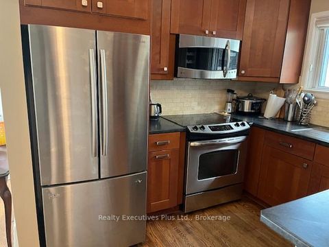 Photo 3 at 122 Hawthorne Road, CO Central, Oakville
