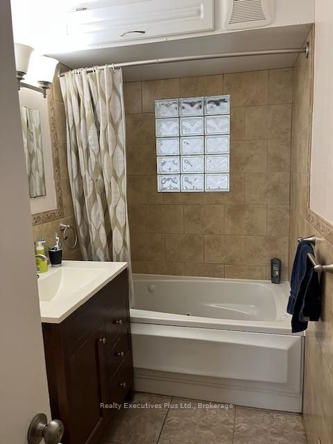 Photo 9 at 122 Hawthorne Road, CO Central, Oakville