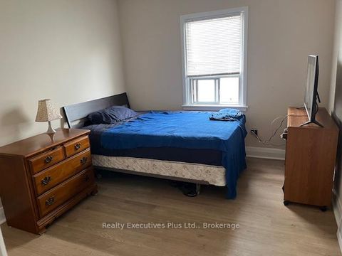 Photo 13 at 122 Hawthorne Road, CO Central, Oakville