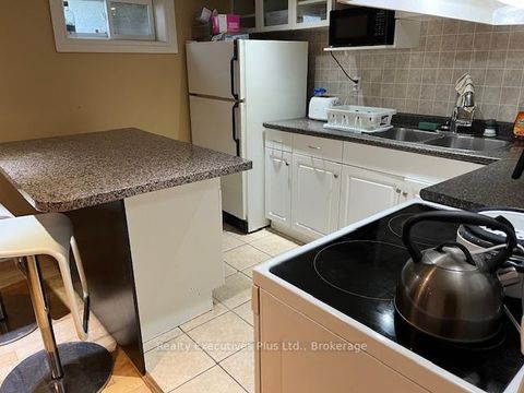 Photo 17 at 122 Hawthorne Road, CO Central, Oakville
